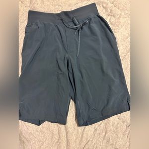 Lululemon ABC shorts 9” medium